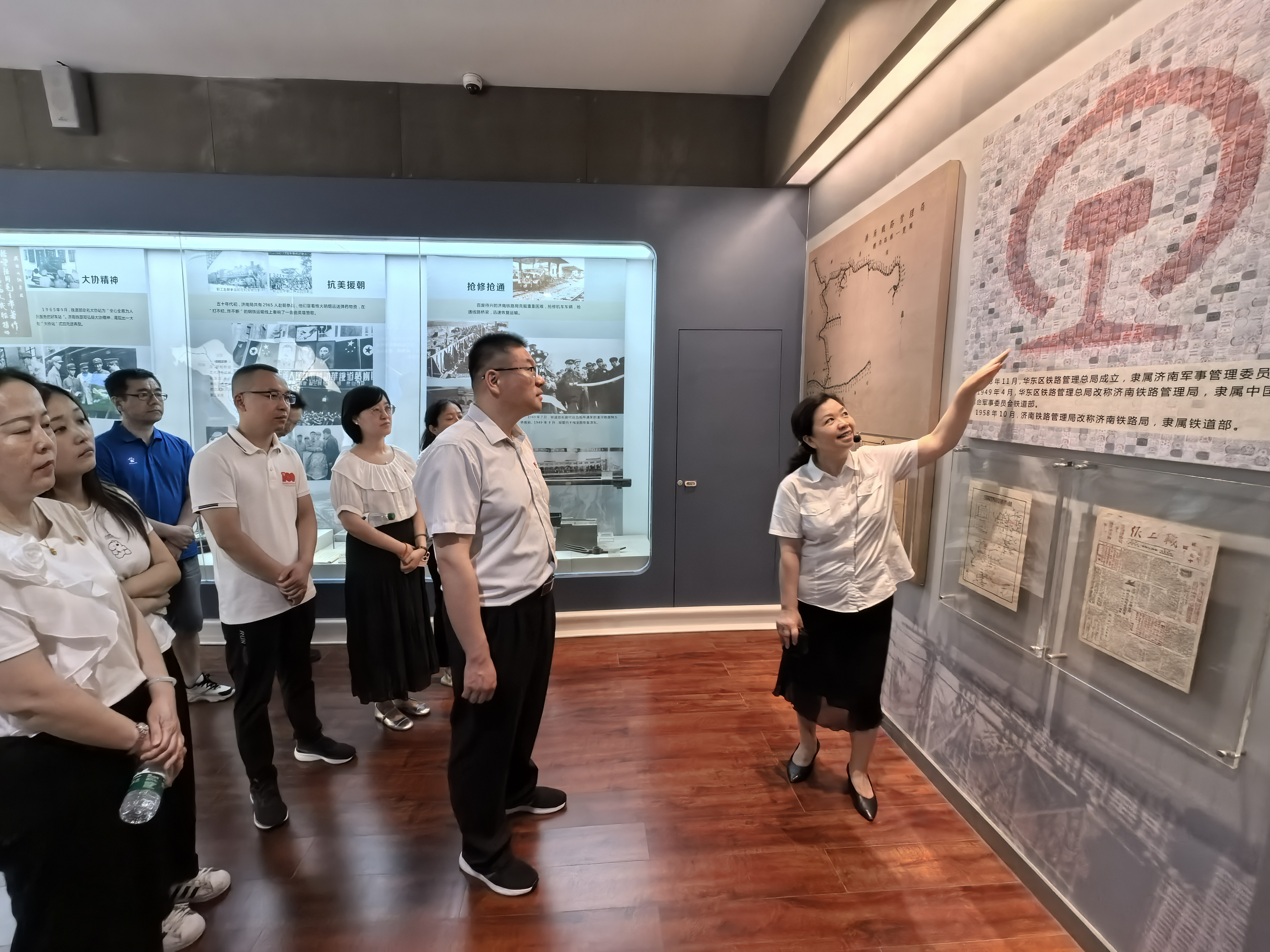 参观2.jpg